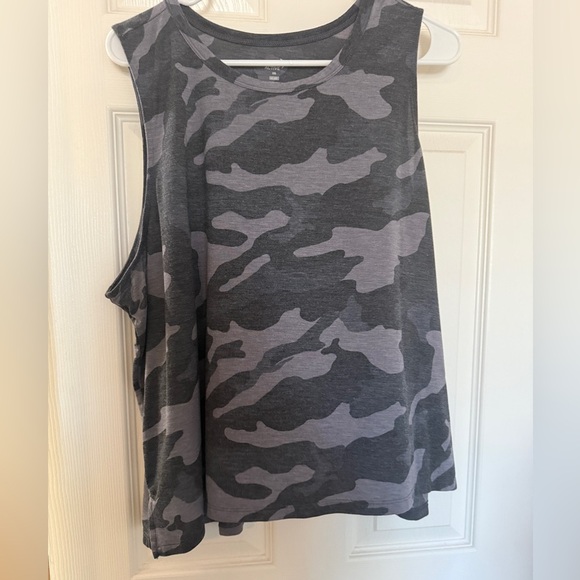 Old Navy Active Gray Camouflage Tank - Picture 3 of 3